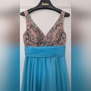 IGNITE EVENINGS By Carol Lin Beaded Padded Mesh Fit Flare Lined Gown Dress. Sz 6